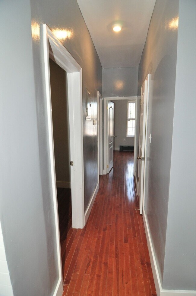 Photo - 506 E 188th St Unidad Apt 3