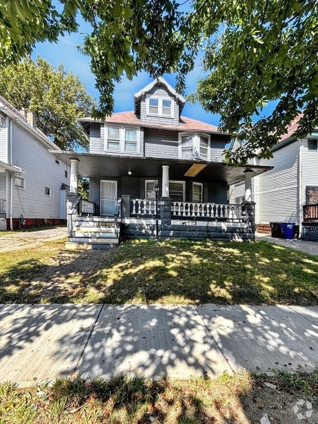 Building Photo - Lovely 4-Bedroom Home with Cozy Front Porc...