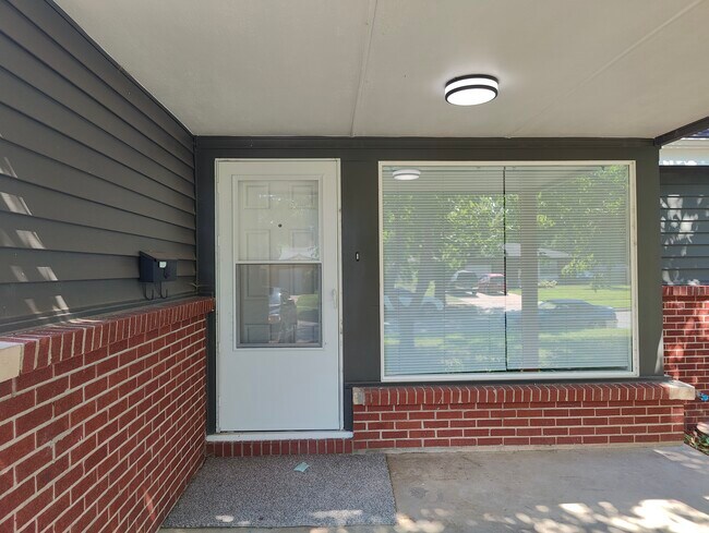 1950 N Kessler St