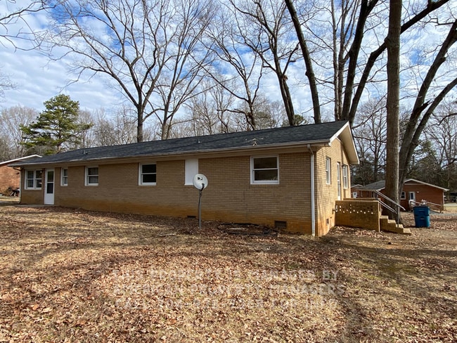 Building Photo - 3810 Vanderburg Dr