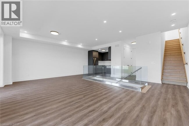 Photo - 166 EVERETT Cmn