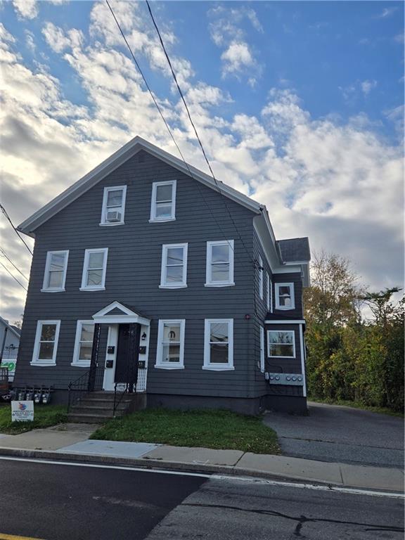 Building Photo - 193 Child St Unit 2