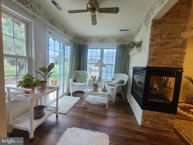 8 White Stone Ct