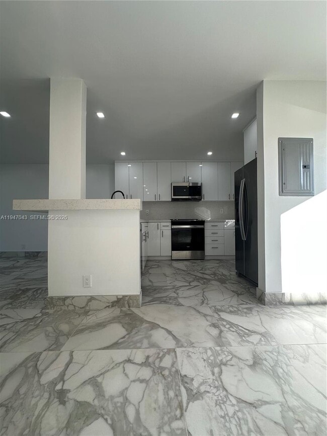 Photo - 4100 N 58th Ave Unit 211