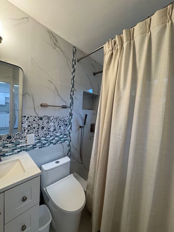 Photo - 6880 Scott St