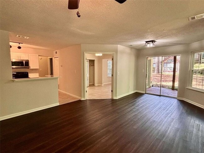 Photo - 320 Hawkstone Way