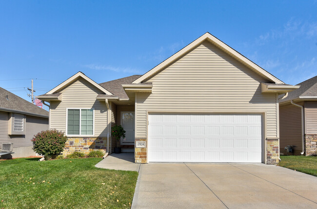 Front elevation - 17024 Cypress St Casa