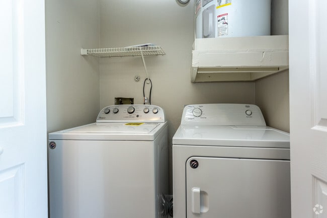2BD, 2BA - 1146 SF