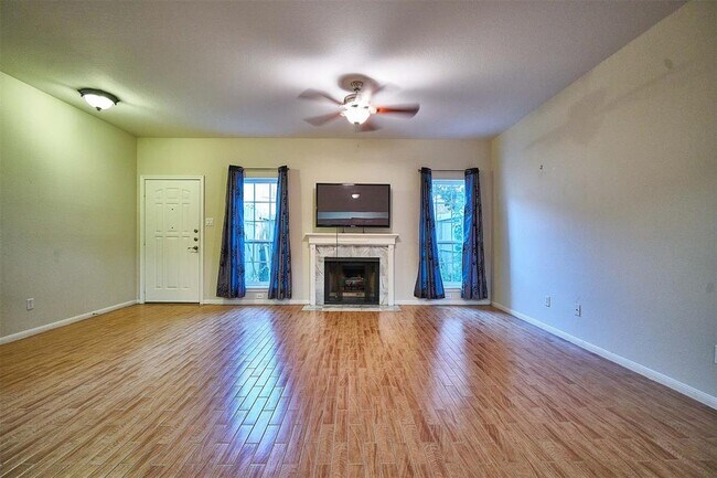 Photo - 2816 Holly Hall St