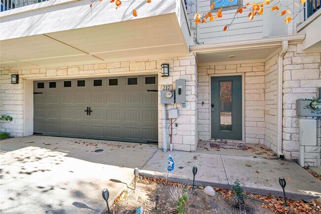 Photo - 217 Birch Oak Ln