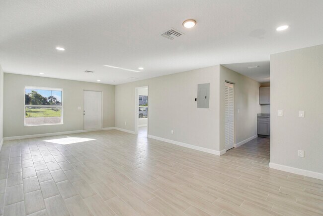 Photo - 548 SW 5th St