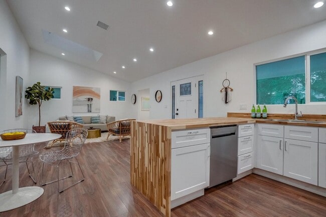 Photo - 5135 N Eagle Rock Blvd Unidad 5137 Eagle Rock