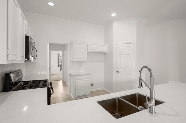 Building Photo - 16014 Lakestone Dr