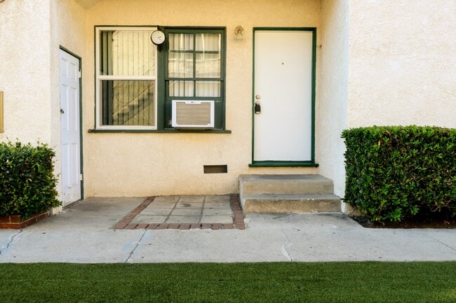 Photo - Coldwater Canyon Apartments