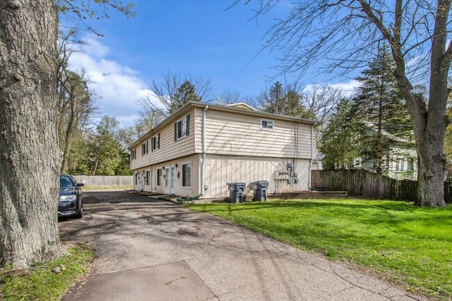 Photo - $1099- 2 Bedroom Townhome off Westnedge Unit 3