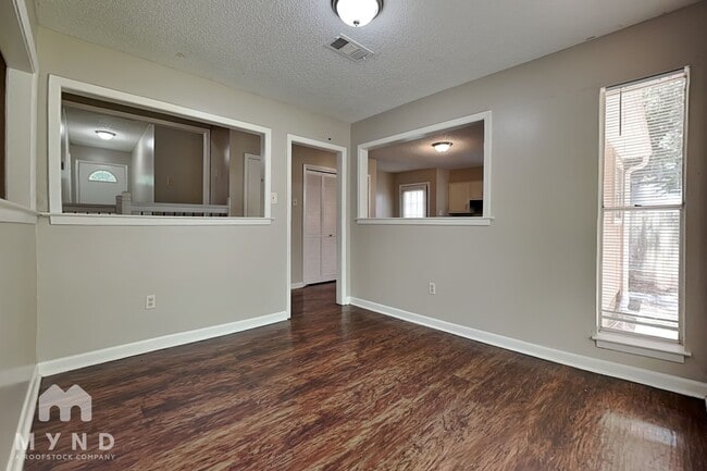 Photo - 2406 Jenwood St