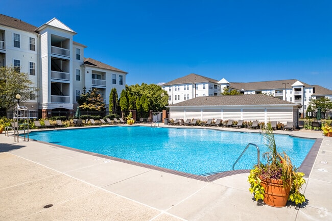 Pool - Pinnacle at Town Center