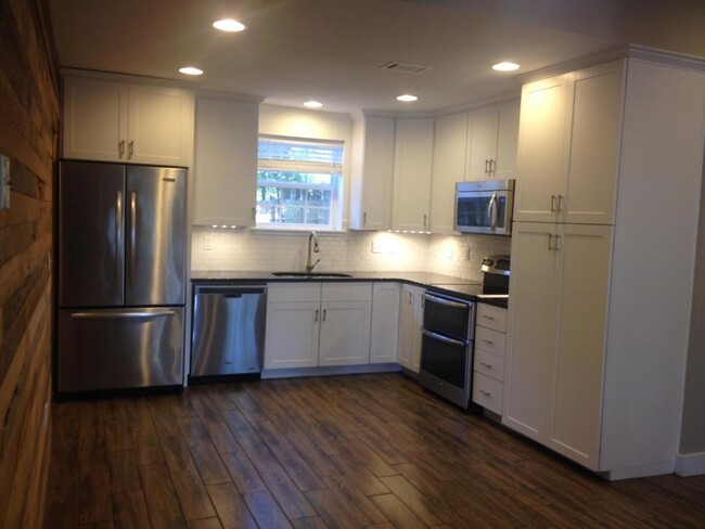 Remodeled And Updated Beauty In Valparaiso Rental - House Rental In 