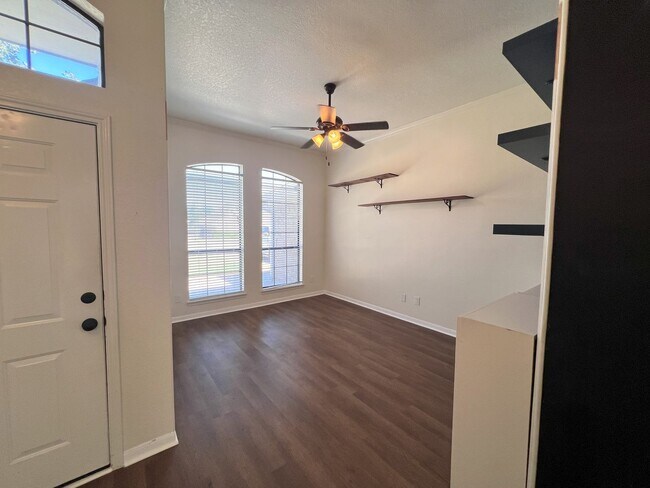 Photo - Gorgeous Craftsman home in well establishe...