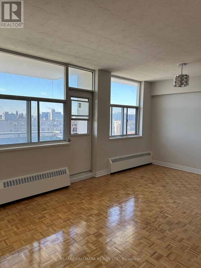 Photo - 2245 Eglinton Ave E Unité 1009