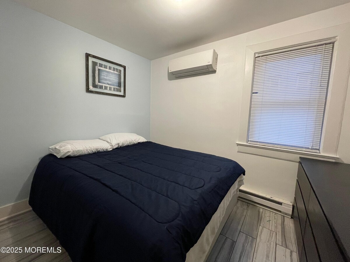 Photo - 90 Poplar Ave