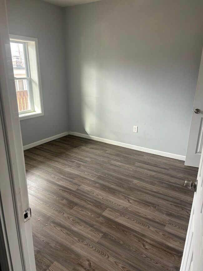 Photo - 1bd Apt e 185th/Lakeshore Blvd Section 8 Unidad 11