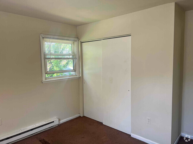Building Photo - 567 W Kings Hwy Unit 2 Rental