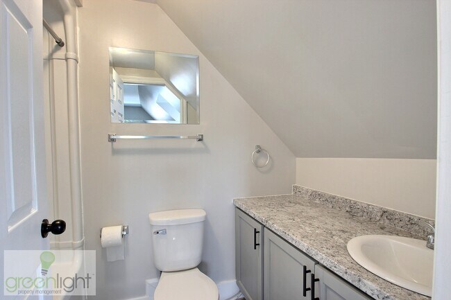 Photo - 153 St. George St Unit D