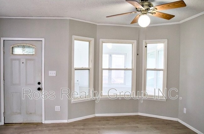 Photo - 635 Milton St