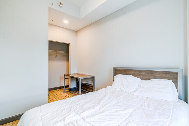 The HUB - Building 3 - 1 BR 1 BA - 604SQFT