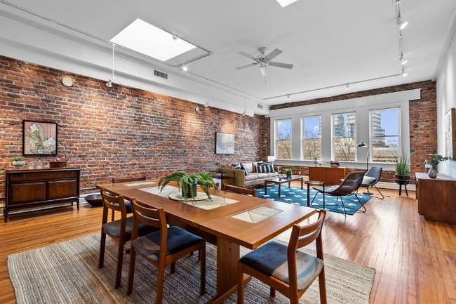 Photo - 323 W Main St