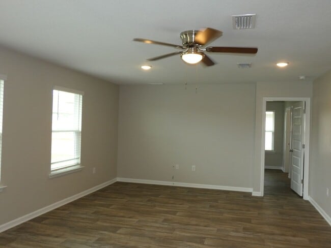 Photo - Modern 3-Bedroom Home - Cambria