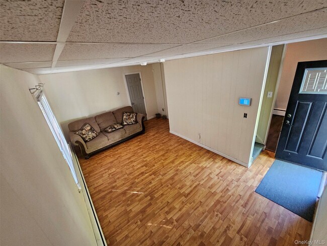 3 White St