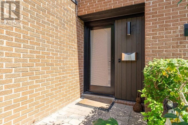 Photo - 1387 Royal York Rd