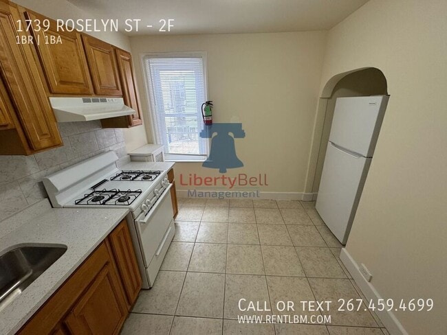 Building Photo - 1739 Roselyn St Unit 2F