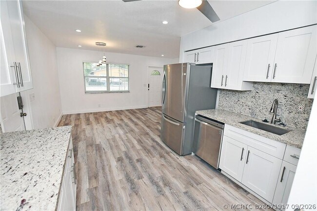 Photo - 270 NW 43rd St