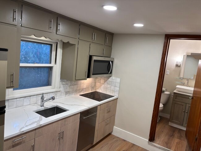 Building Photo - 548 N 8th Ave Rental