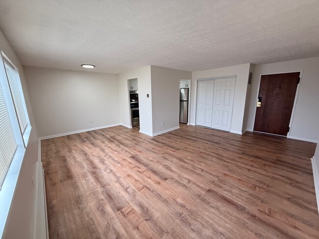 Building Photo - Hamburg Heights