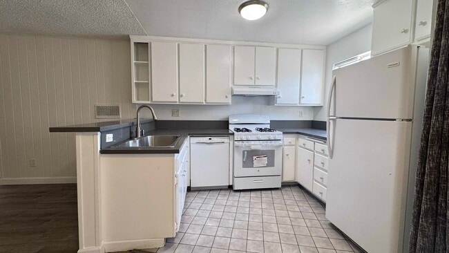 Photo - 18530 Hatteras St Unidad 330