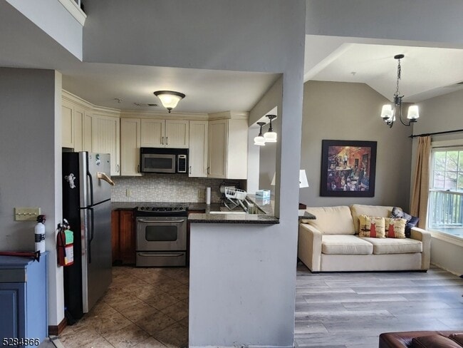 Photo - 1 Pine Cres Unit 23