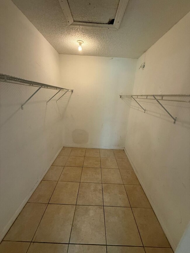 Photo - 417 Century Blvd