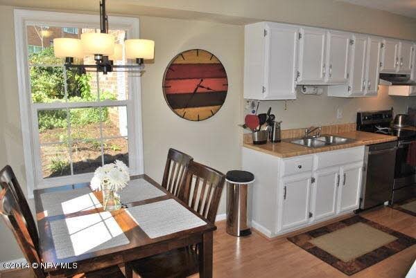 Photo - 313 Charles St