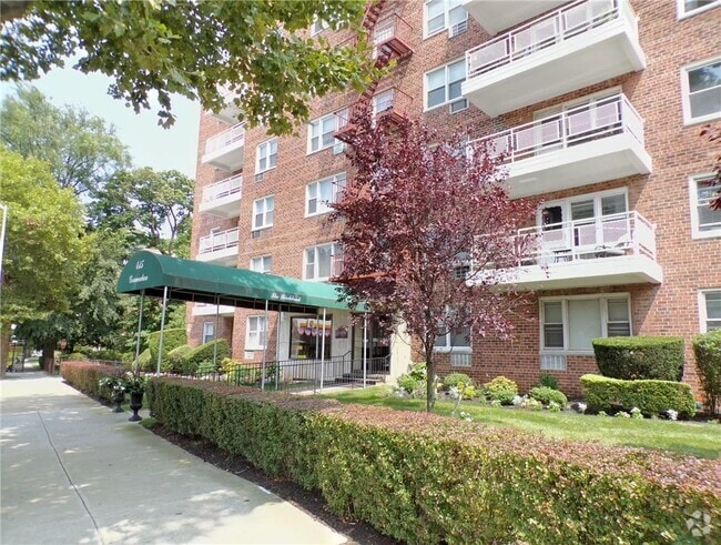 Building Photo - 415 Gramatan Ave Unit 3E Rental