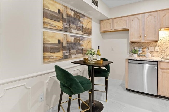 Photo - 353 N Post Oak Ln Unidad 721