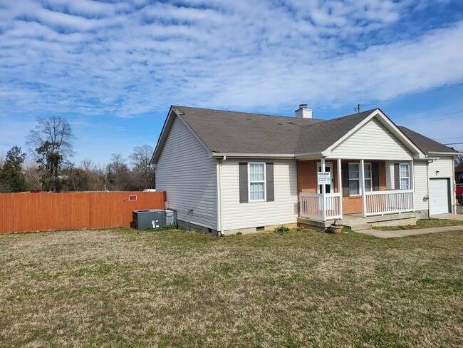 Photo - Large 3br 2ba with garage and privacy fence in Antioch, Tn