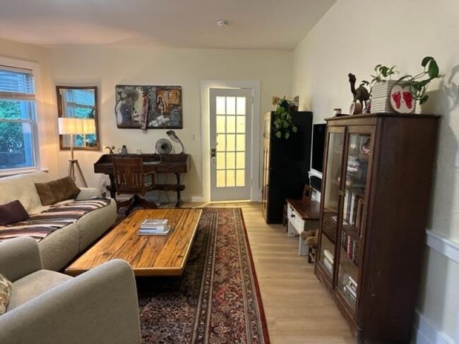 79 Valley Rd Unit B
