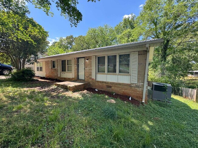 Photo - "Charming 3-Bed Oasis with 2 Full Baths on Brookview Drive – Your Perfect Talladega Retreat!"