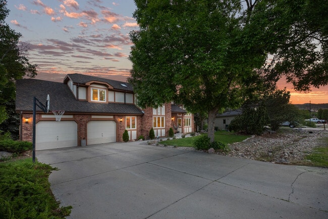 Photo - 2213 Grosvenor Ct