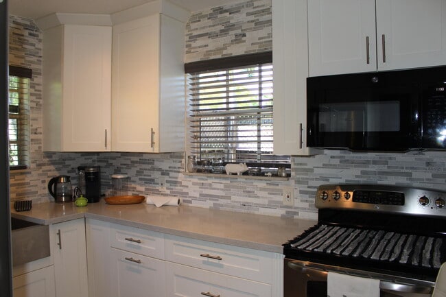 Photo - 225 Gulfstream Blvd