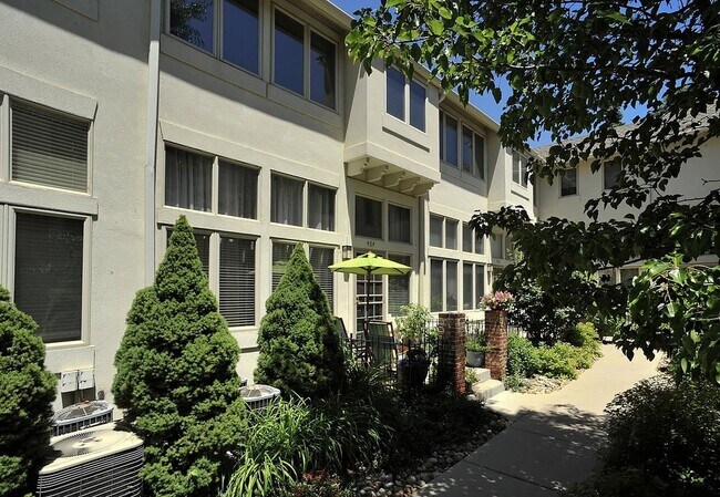 Photo - 454 S Lafayette St